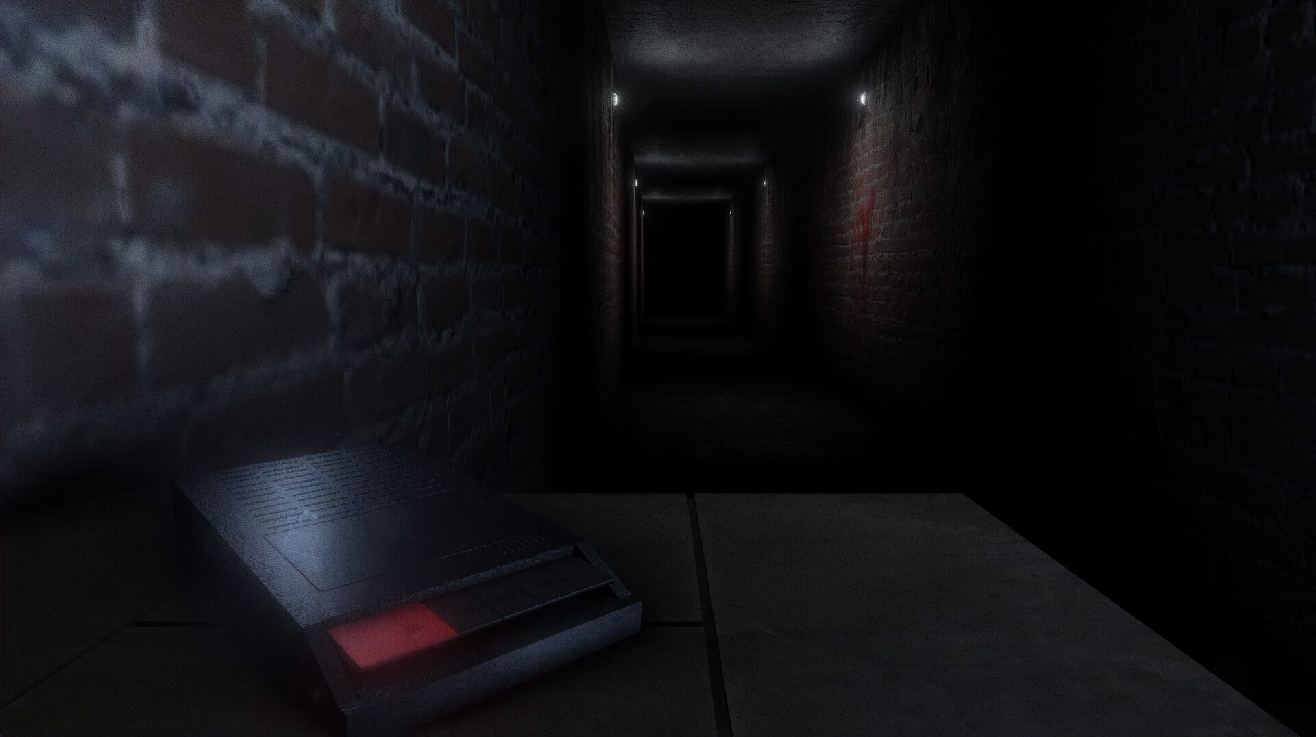Descent: The Dark Corridors screenshot 1